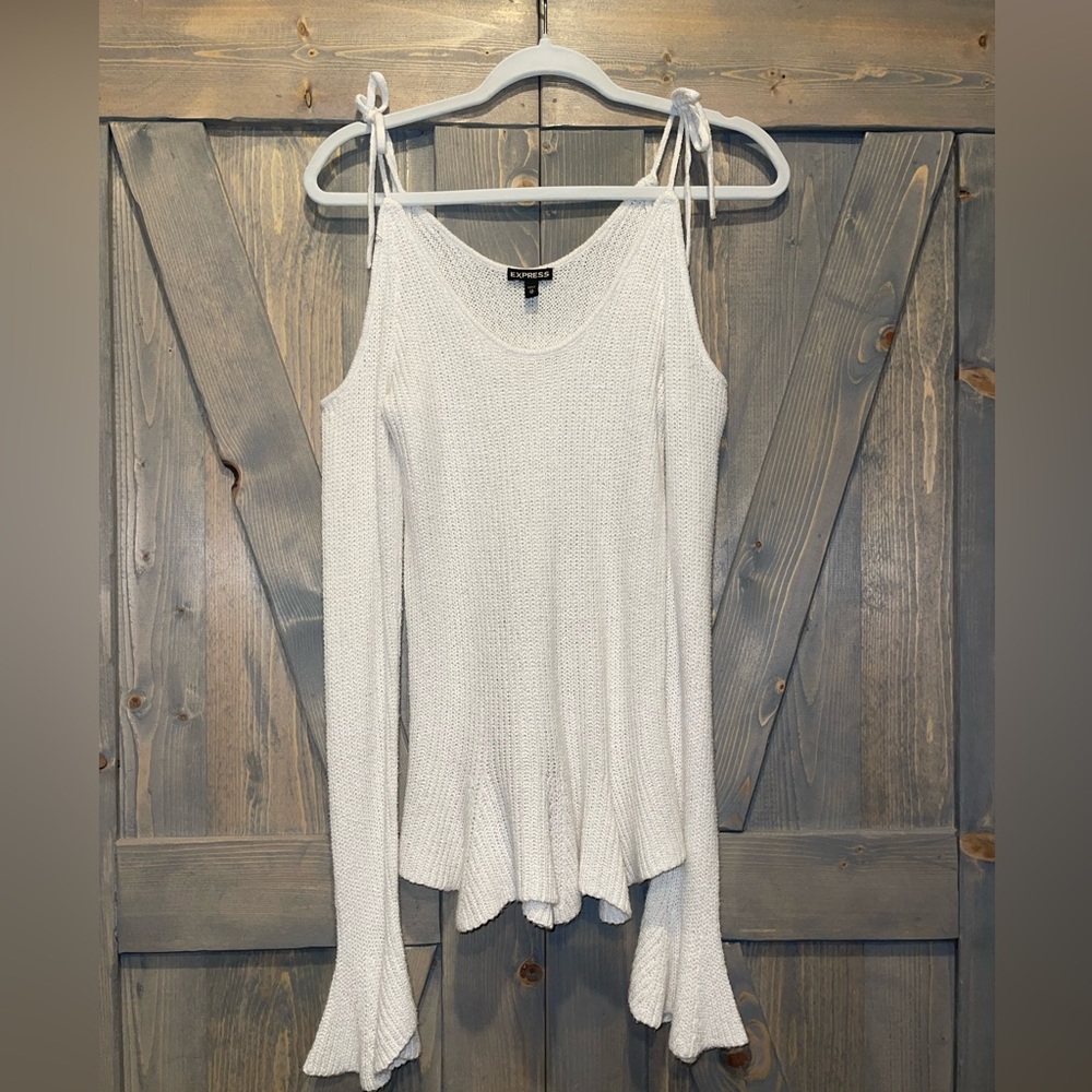 XS- EXPRESS tie off shoulder top! Super cute knit top! Worn twice.